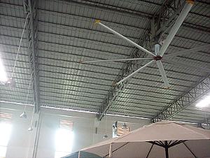 夏季车间厂房特闷热使用大型工业风扇改善环